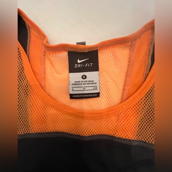 NIKE LADIES DRI FIT LONG SLEEVE POLYESTER SPORTS TOP. SIZE SMALL - Picture 6 of 8